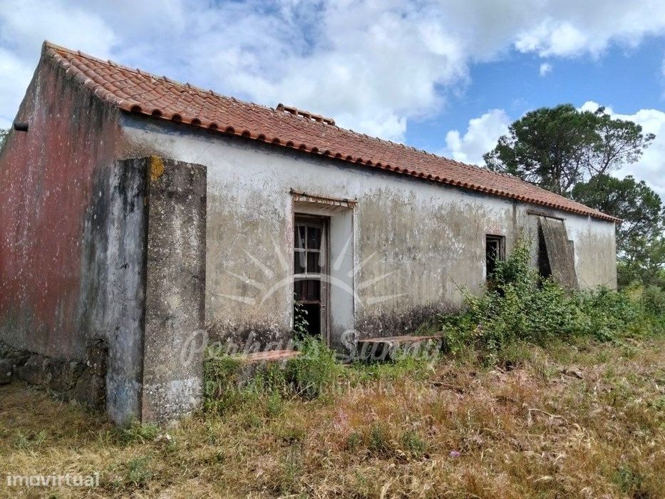 Prédio Misto em S. Francisco Da Serra