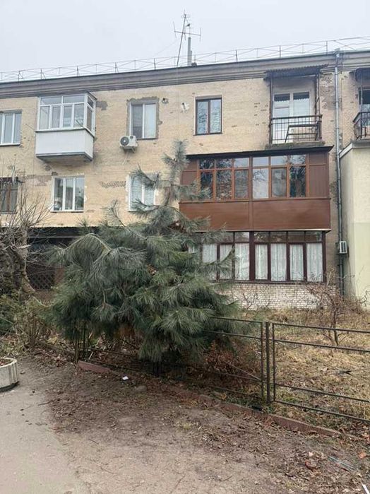 Продам трикімнатну квартиру Лятошинського