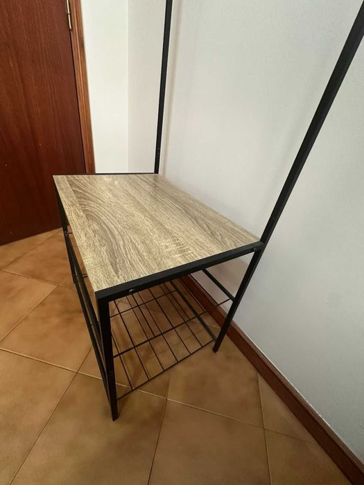 Móvel de entrada em bom estado