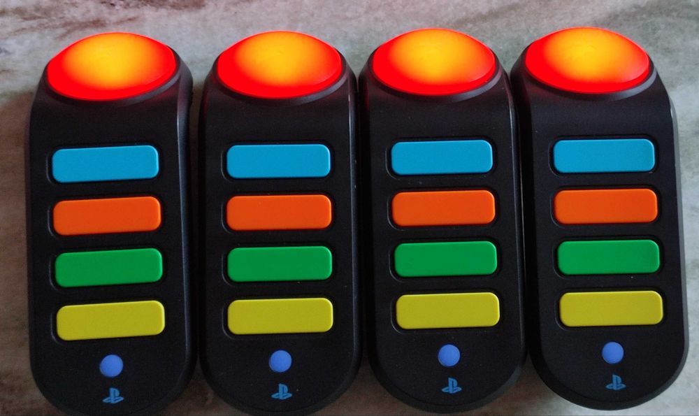 Buzz! Quem é o Génio Português? PS3 + 4 Comandos Sem Fio