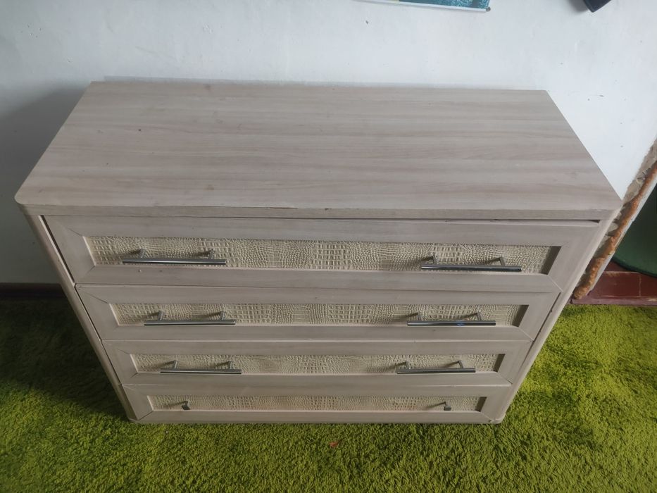 Комод светлый (возможна доставка)
