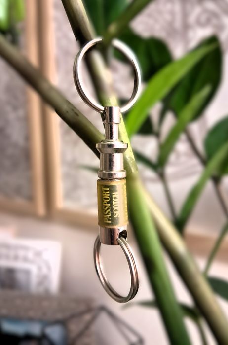 Porta-chaves vintage Passport Scotch