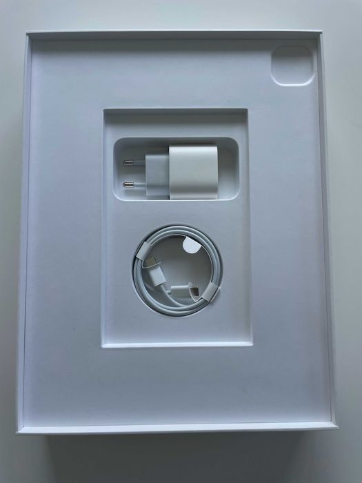 iPad Pro 12.9″ (2021 M1 512 GB) + Magic Keyboard – €850 ono