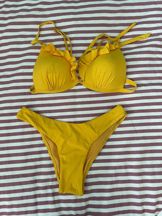 Biquini amarelo (top e cueca)