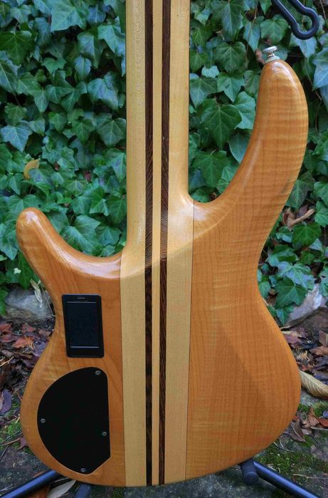 Aktywna gitara basowa Cort A5 Korea