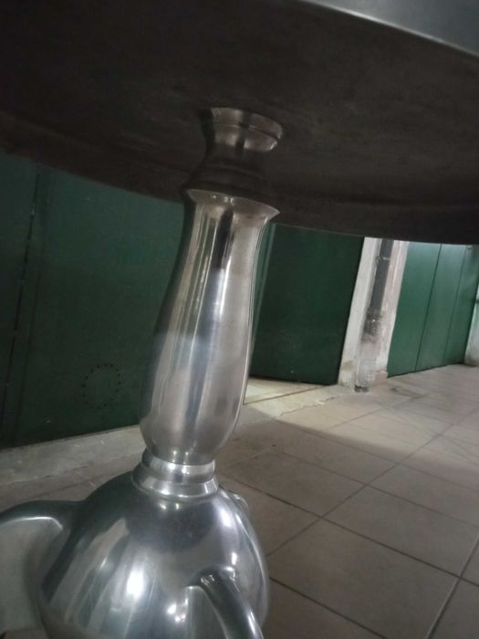 Mesa decorativa em aluminio