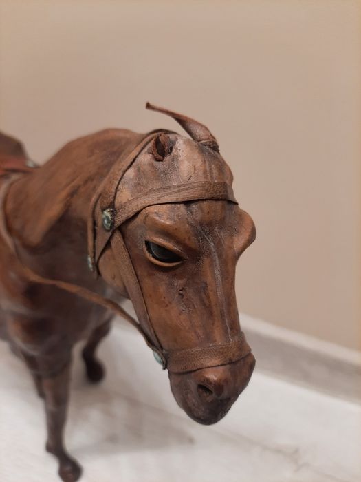 Koń wykonany ze skóry