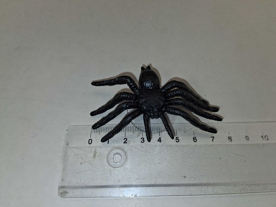 N087 Czarny Pająk Gumowy Plastikowy Na Przyssawkę Halloween Zabawka