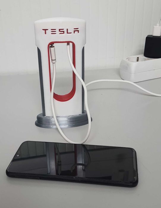 Tesla (carregador para telemóvel)