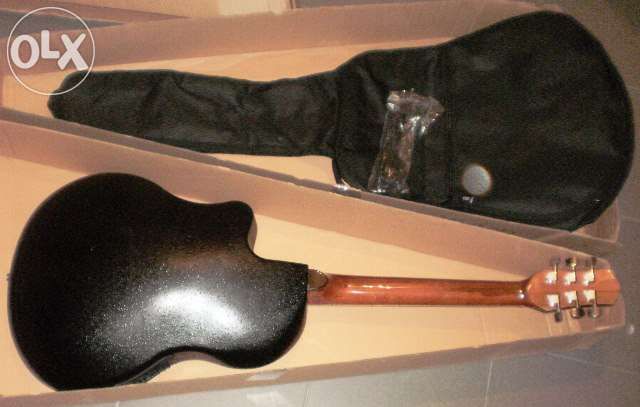 Guitarra roundback castanha tipo ovation