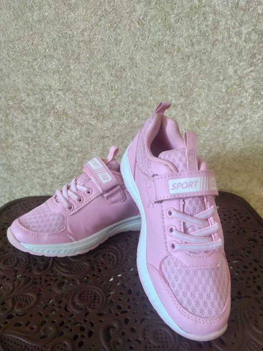 Кросівки на дівчинку