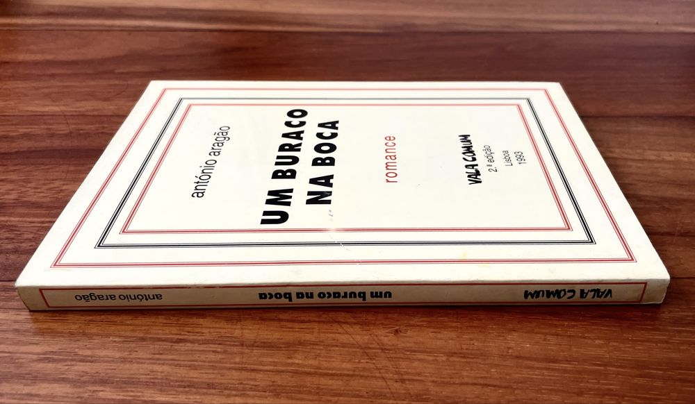 António Aragão - Um Buraco na Boca