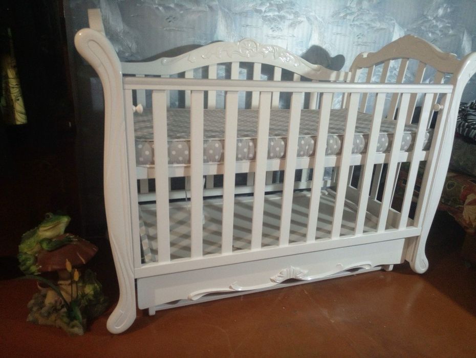 Дитяче ліжечко преміум-вигляду