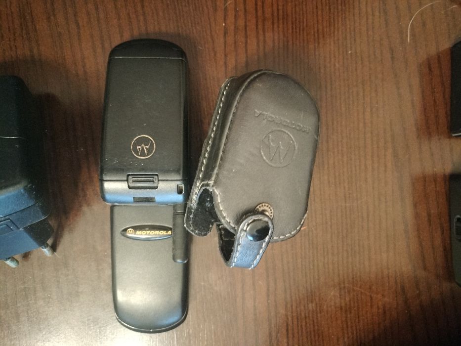 Motorola 2 telemóveis avariados para restauro ou peças