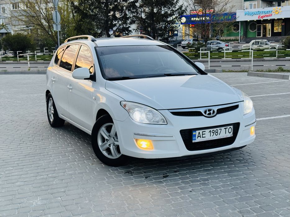 Продам хюндай i30 1.6 газ не крашен