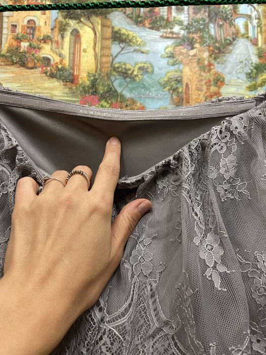 Гарна сіра сукня з мереживом розмір хс, невелика с