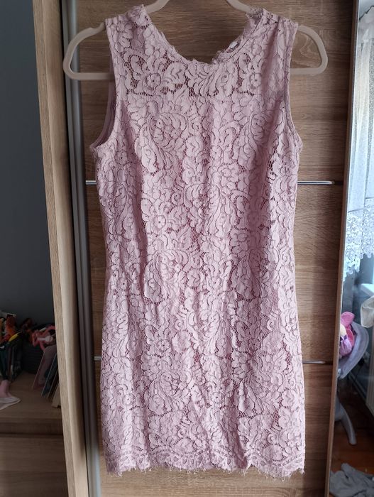 Sukienka koronkowa Reserved M