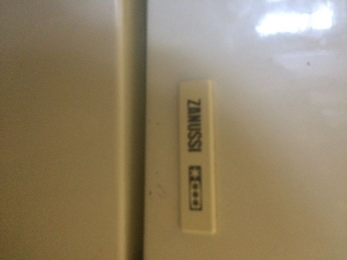 Холодильник ZANUSSI двухкамерный маленький..