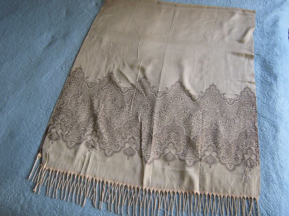 Красивые шелковые шарфы