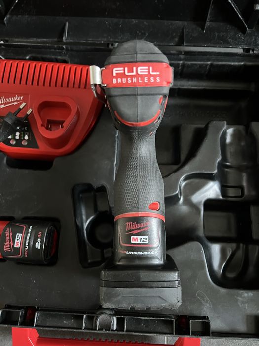 Безщітковий Акум.ударний шуруповерт Milwaukee M12 CPD