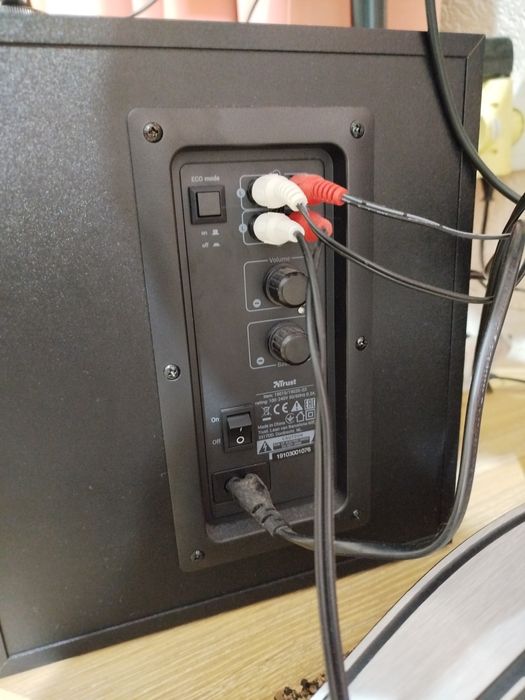 Bateria elétrica Alesis com 80 sons diferentes.