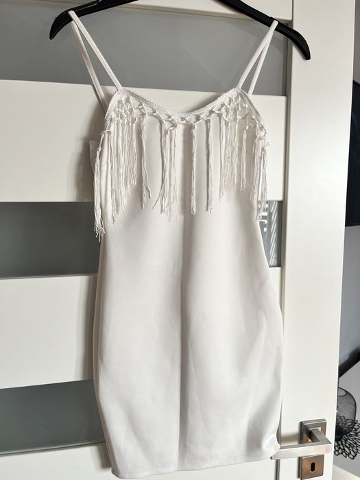 Biala sukienka w stylu boho z fredzelkami xs/34
