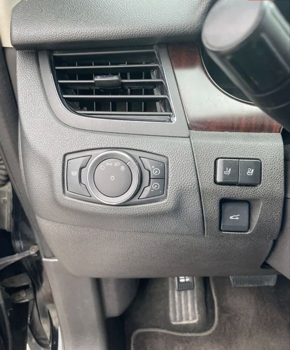 Ford Edge автомобіль