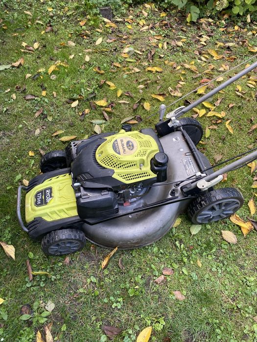 Kosiarka RYOBI spalinowa z koszem.