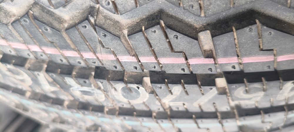 Продам літню , практично нову, резину  245/70/16