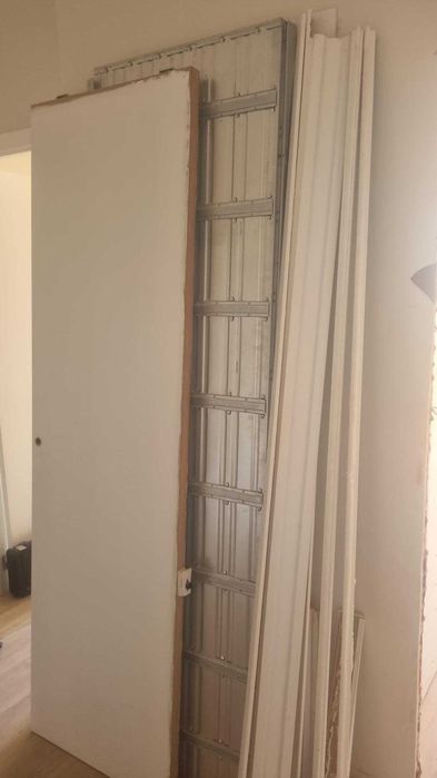 Porta de correr de encastrar 60 cm x 200 cm (sistema completa com porta e molduras)