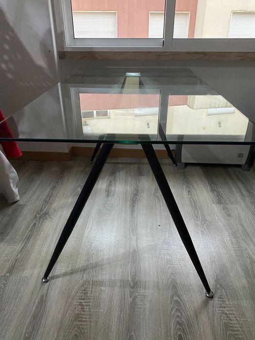 Mesa de jantar de vidro