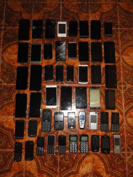 Lote de 50 Telemóveis (Multimarcas)