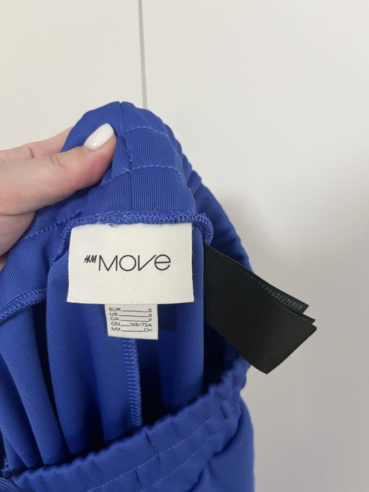 Крутий яскравий спортивний костюм