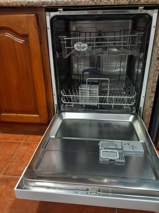 Máquina de lavar a loiça impecável