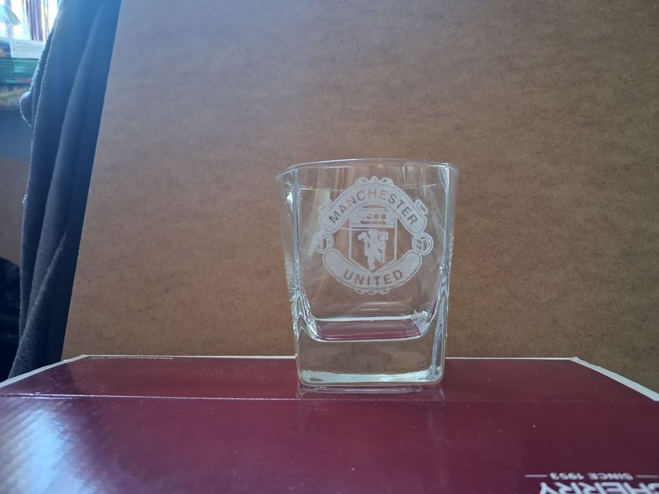 Grawerowanie szkła szklanek szyb