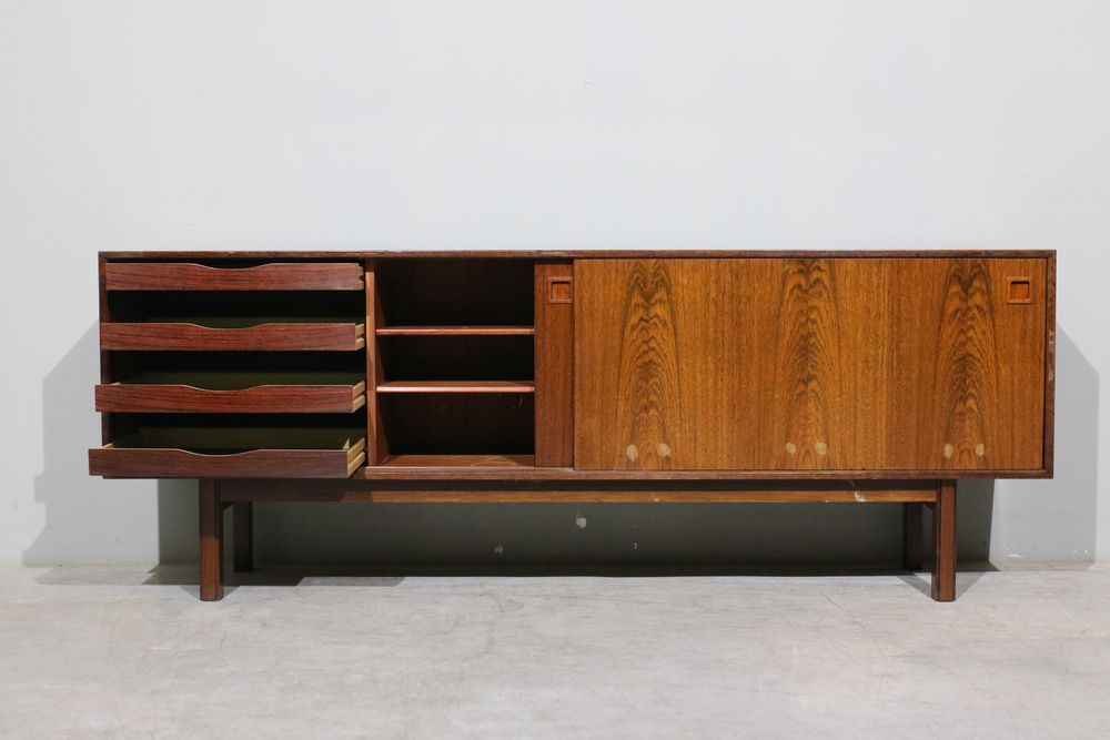 Aparador Gunni Omann Modelo 21 em pau santo | Danish Design | Vintage