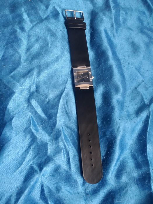 Zegarek Avon czarny