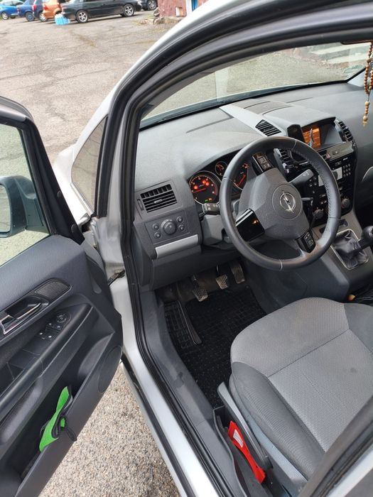 Продам автомобіль Opel Zafira B