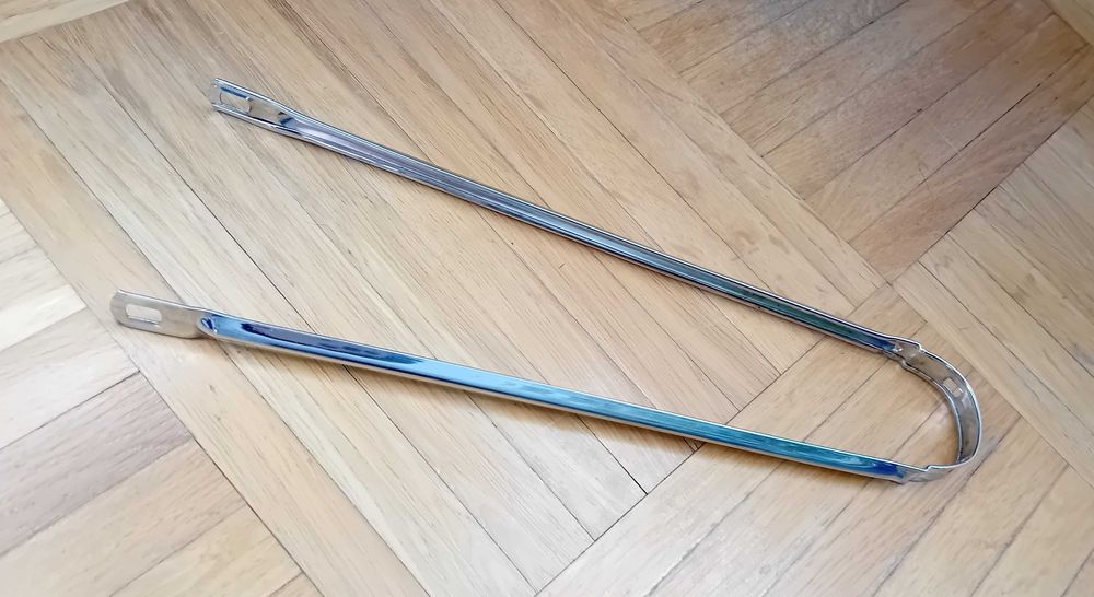 Wspornik błotnika do koła 26", stalowy,profilowany,z połyskiem.