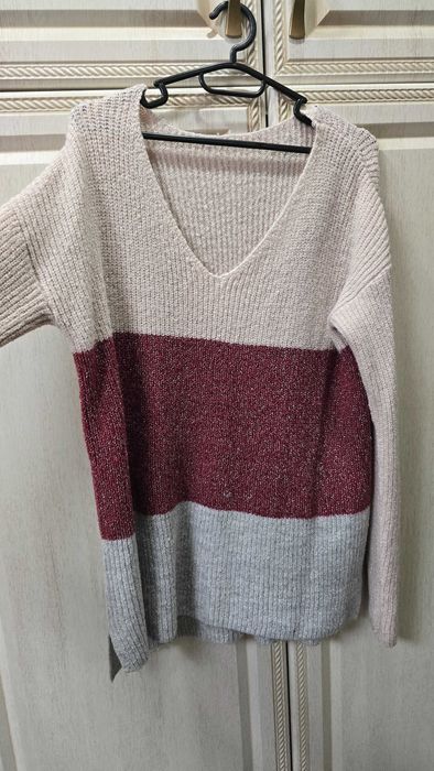 Sweter szaro-brązowo-kremowy że srebrna nitką