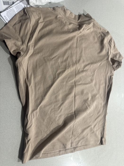 Top Guess bege nova
