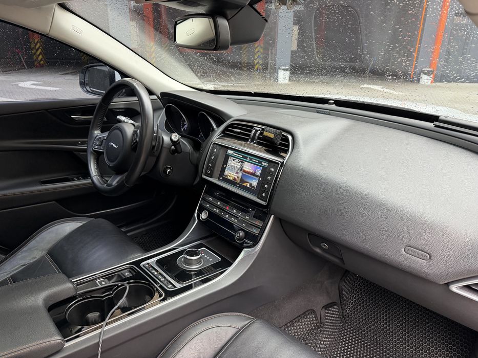 Jaguar XE, Prestige 2015