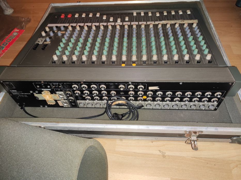 Mesa Mistura YAMAHA MC1602