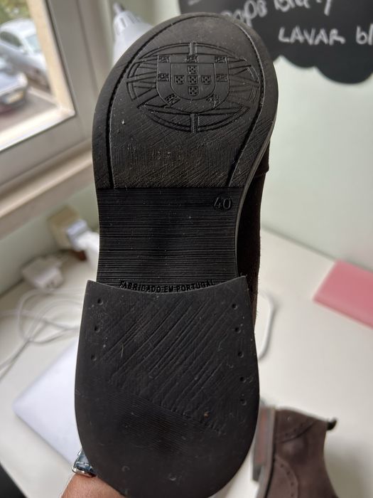 Sapatos de camurça com atacadores, tam 40