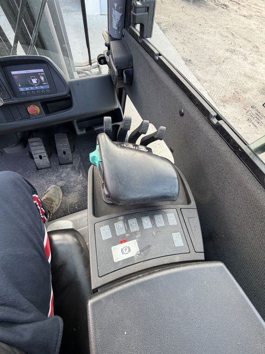 Empilhador Jungheinrich 4 funçoes