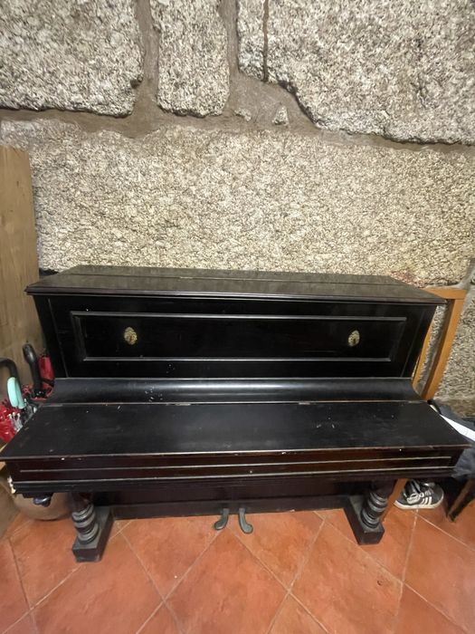Piano antigo para restauro