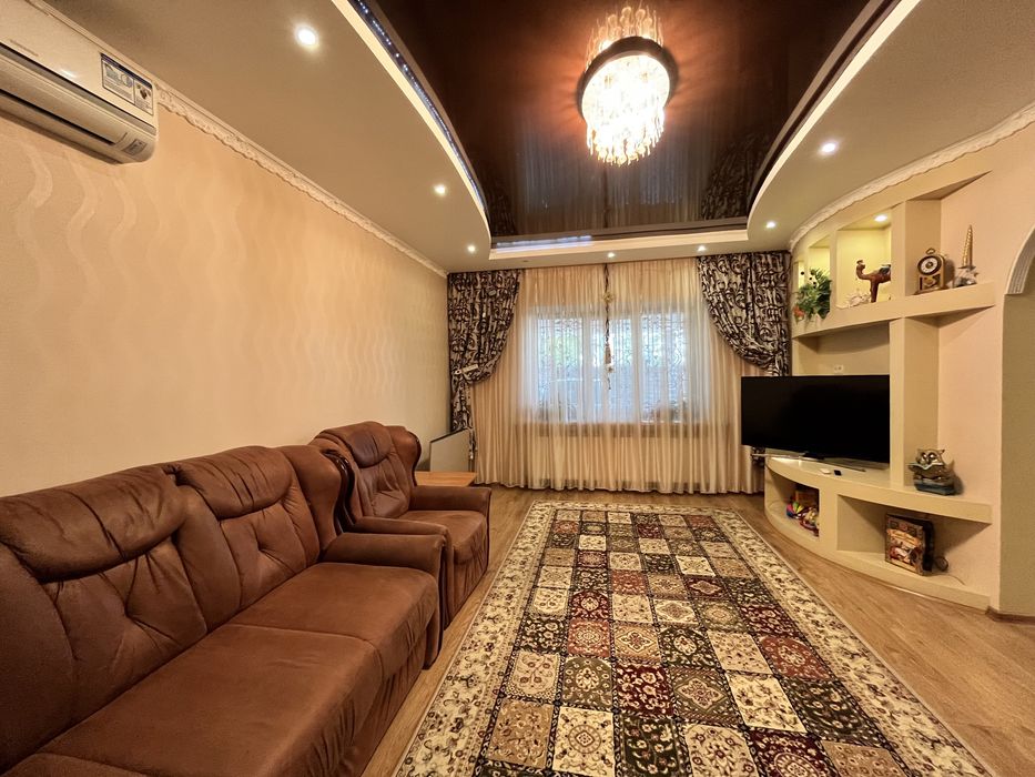 Капітальний будинок РОМАНКОВЕ, гараж, сад, тераса – всі зручності!