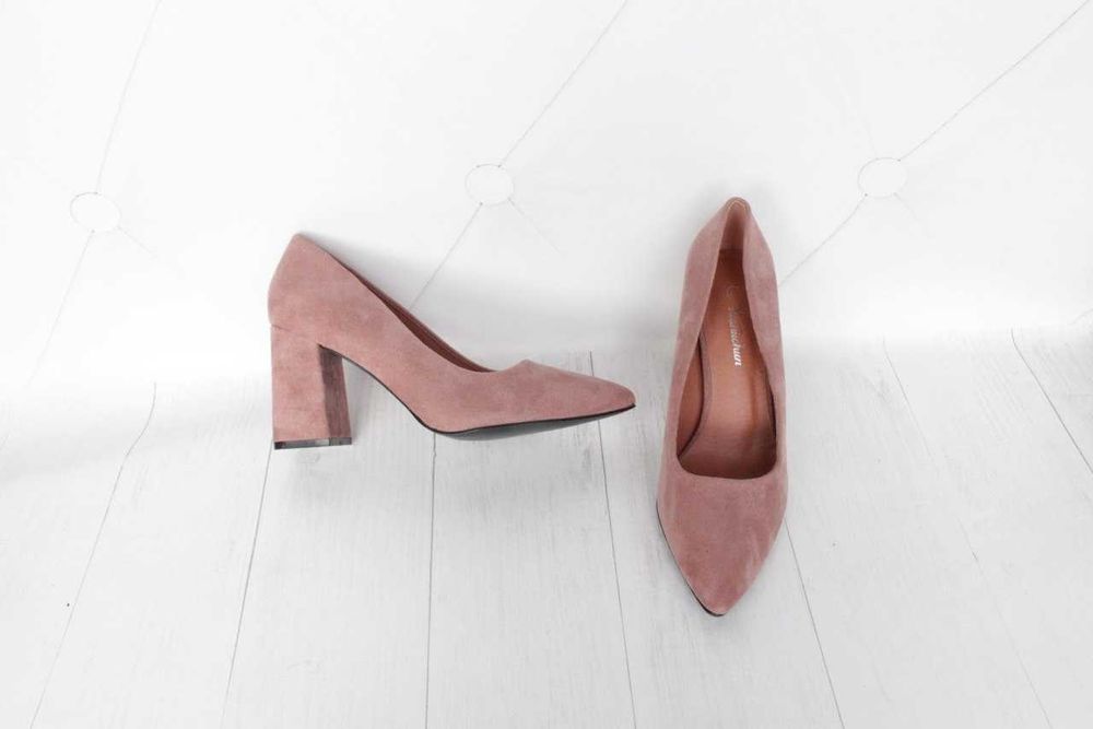 Шикарні туфлі в кольорі темна пудра