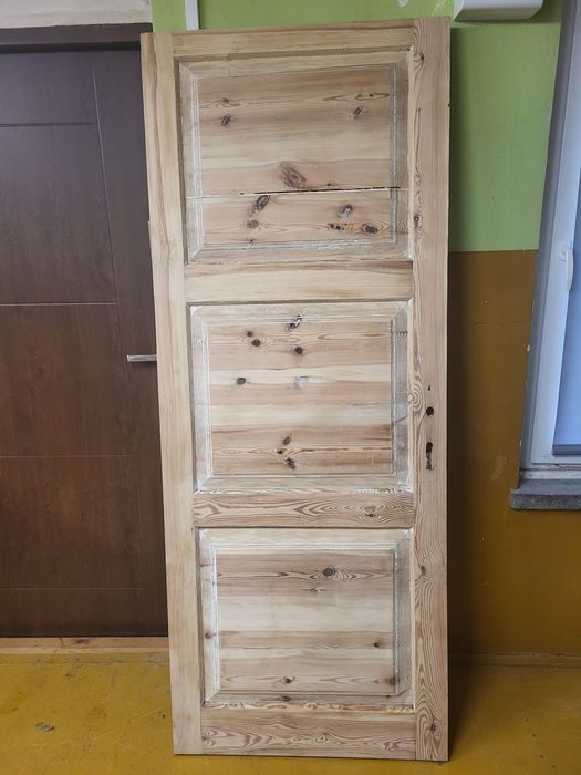 Drzwi stare 197x78 cm częściowo oczyszczone