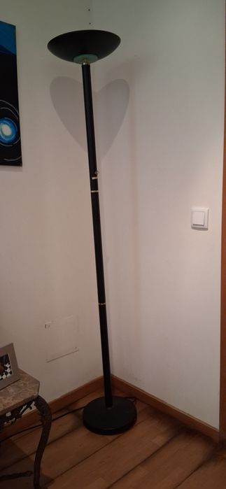 Candeeiro de pé, preto